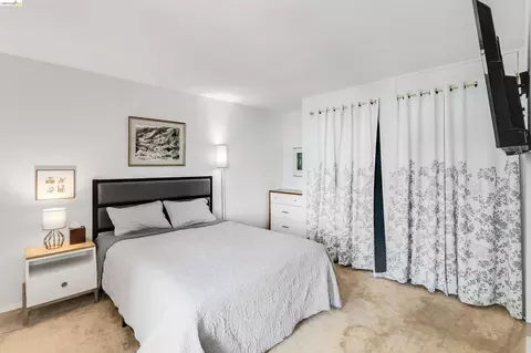 Bedroom - 2550 Dana St #5F, Berkeley, CA 94704 photo 2 of 2