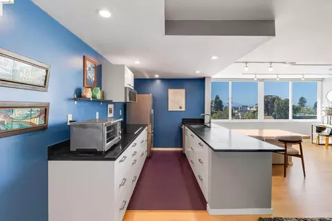 Kitchen - 2550 Dana St #5F, Berkeley, CA 94704 photo 2 of 9