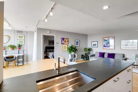 Kitchen - 2550 Dana St #5F, Berkeley, CA 94704 photo 4 of 9