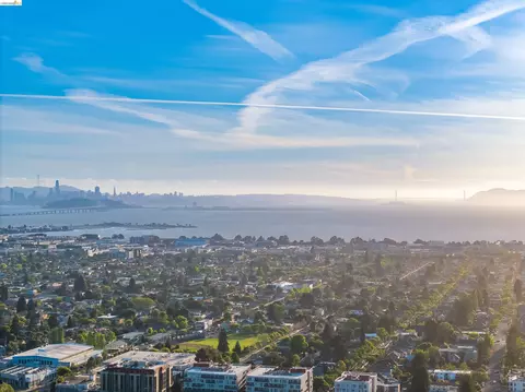 View/Area - 2550 Dana St #5F, Berkeley, CA 94704 photo 1 of 12