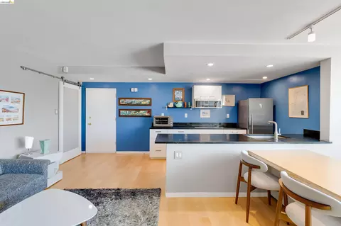Kitchen - 2550 Dana St #5F, Berkeley, CA 94704 photo 7 of 9