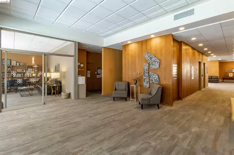 Entry Way - 2550 Dana St #5F, Berkeley, CA 94704 photo 1 of 4