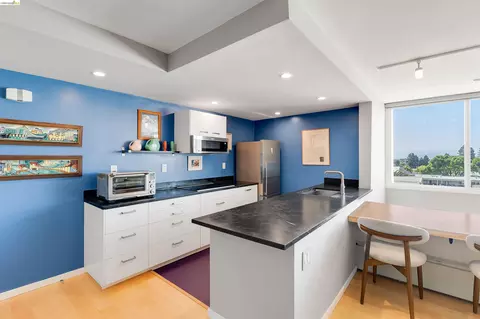Kitchen - 2550 Dana St #5F, Berkeley, CA 94704 photo 3 of 9