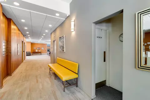 Entry Way - 2550 Dana St #5F, Berkeley, CA 94704 photo 4 of 4