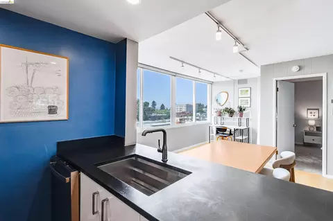 Kitchen - 2550 Dana St #5F, Berkeley, CA 94704 photo 6 of 9