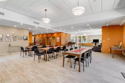 View/Area - 2550 Dana St #5F, Berkeley, CA 94704 photo 8 of 12