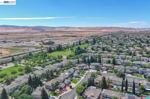 View/Area - 4547 Glenbrook Dr, Tracy, CA 95377 photo 4 of 6