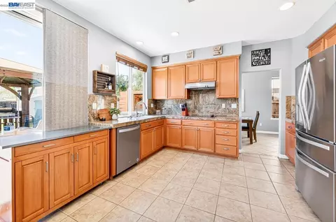 Kitchen - 4547 Glenbrook Dr, Tracy, CA 95377 photo 1 of 7