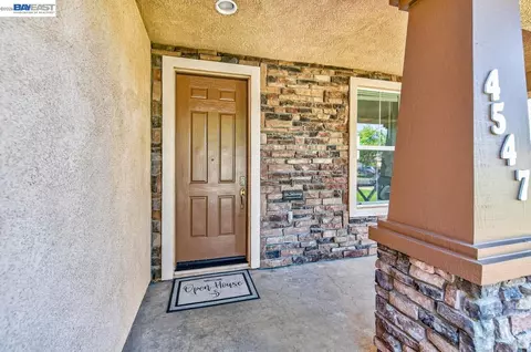 Entry Way - 4547 Glenbrook Dr, Tracy, CA 95377 photo 1 of 3