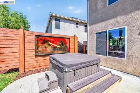 Exterior - 4547 Glenbrook Dr, Tracy, CA 95377 photo 7 of 11