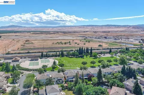 View/Area - 4547 Glenbrook Dr, Tracy, CA 95377 photo 5 of 6