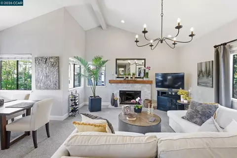 1050 N Maywood Ln, Martinez, CA 94553