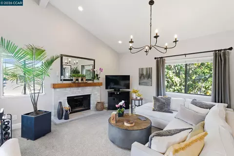 Living - 1050 N Maywood Ln, Martinez, CA 94553 photo 4 of 5