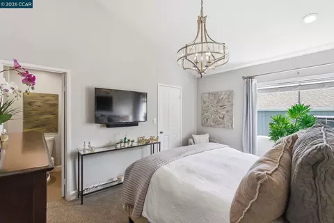 Bedroom - 1050 N Maywood Ln, Martinez, CA 94553 photo 3 of 3