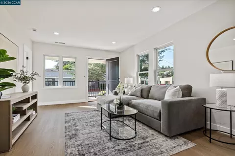 Living - 2027 Castro St, Martinez, CA 94553 photo 1 of 4