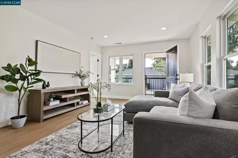 Living - 2027 Castro St, Martinez, CA 94553 photo 2 of 4