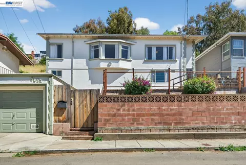 9012 Burr St, Oakland, CA 94605