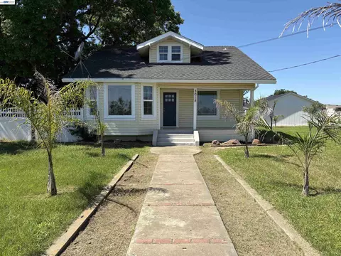 3015 Point Pleasant Rd, Elk Grove, CA 95757