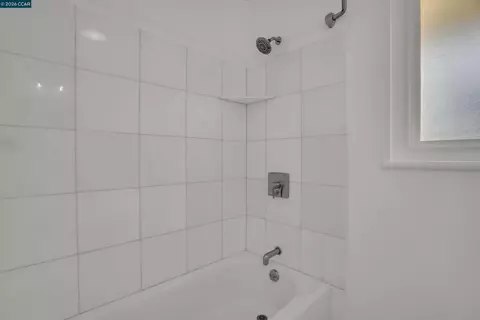 Bath - 2319 Collins Ave, Pinole, CA 94564 photo 2 of 3