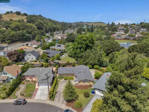 View/Area - 2319 Collins Ave, Pinole, CA 94564 photo 3 of 7