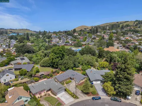 View/Area - 2319 Collins Ave, Pinole, CA 94564 photo 4 of 7