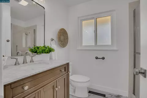 Bath - 2319 Collins Ave, Pinole, CA 94564 photo 3 of 3