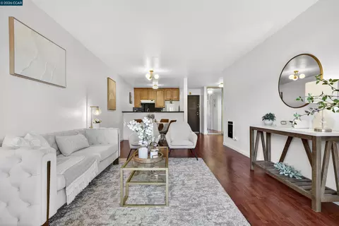 2005 Pleasant Valley Ave #103, Oakland, CA 94611