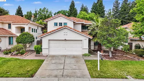 184 Bald Eagle Dr, Vacaville, CA 95688