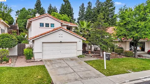 Exterior - 184 Bald Eagle Dr, Vacaville, CA 95688 photo 2 of 7
