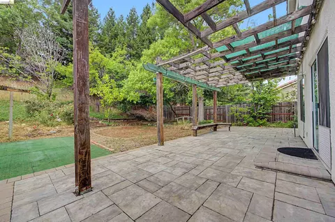 Exterior - 184 Bald Eagle Dr, Vacaville, CA 95688 photo 6 of 7