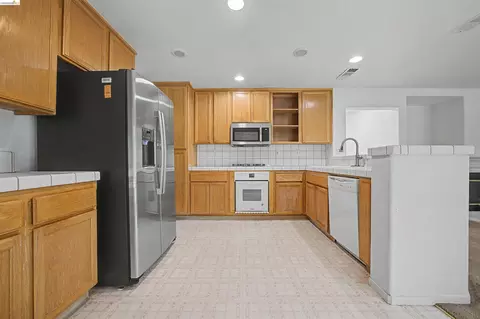 Kitchen - 184 Bald Eagle Dr, Vacaville, CA 95688 photo 1 of 4