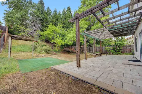 Exterior - 184 Bald Eagle Dr, Vacaville, CA 95688 photo 4 of 7
