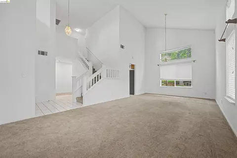 Living - 184 Bald Eagle Dr, Vacaville, CA 95688 photo 2 of 7