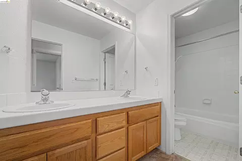 Bath - 184 Bald Eagle Dr, Vacaville, CA 95688 photo 3 of 3