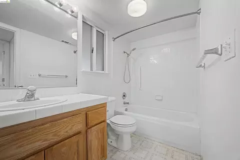 Bath - 184 Bald Eagle Dr, Vacaville, CA 95688 photo 1 of 3