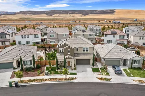 2920 Revya Dhillon Ln, Tracy, CA 95377