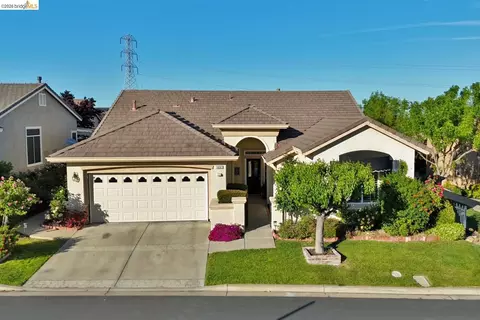 1632 Regent Dr, Brentwood, CA 94513
