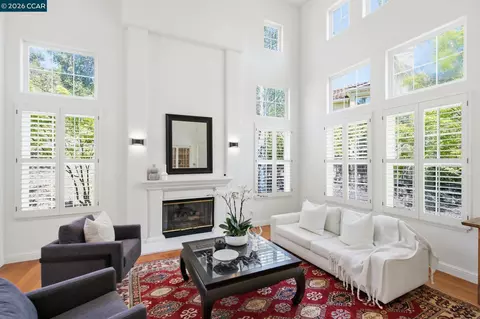 2151 Sky View Ct, Moraga, CA 94556