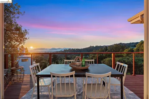 6741 Snake Rd, Oakland, CA 94611