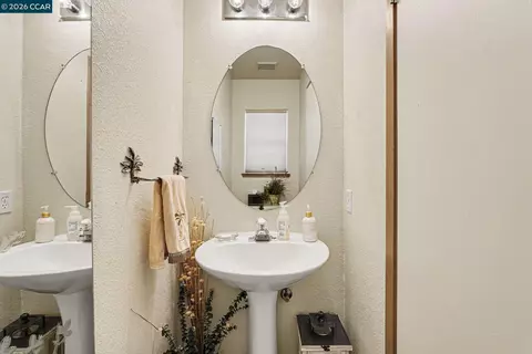 Bath - 832 Steffa St, Bay Point, CA 94565 photo 1 of 3