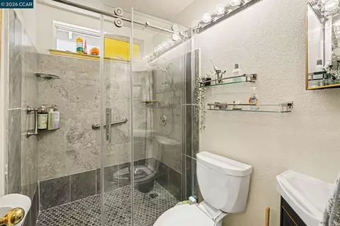 Bath - 832 Steffa St, Bay Point, CA 94565 photo 3 of 3