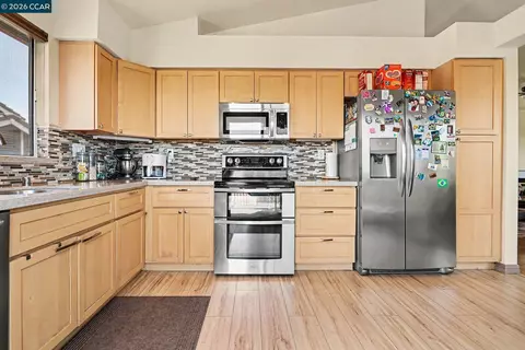 Kitchen - 832 Steffa St, Bay Point, CA 94565 photo 2 of 2