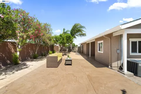 Exterior - 167 Peninsula Rd, Bay Point, CA 94565 photo 3 of 16