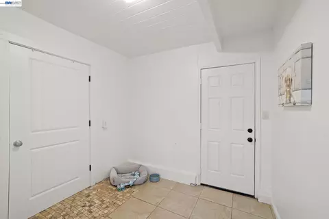 Entry Way - 167 Peninsula Rd, Bay Point, CA 94565 photo 2 of 3