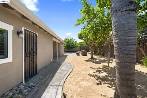 Exterior - 167 Peninsula Rd, Bay Point, CA 94565 photo 8 of 16