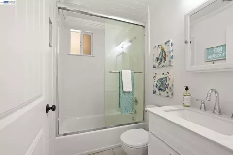 Bath - 167 Peninsula Rd, Bay Point, CA 94565 photo 1 of 2