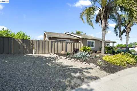 Exterior - 167 Peninsula Rd, Bay Point, CA 94565 photo 1 of 16
