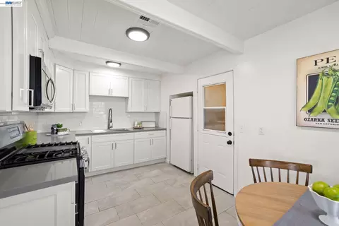 Kitchen - 167 Peninsula Rd, Bay Point, CA 94565 photo 1 of 3