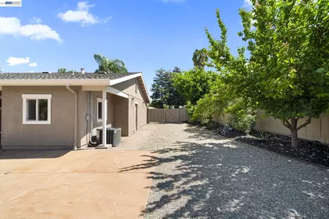 Exterior - 167 Peninsula Rd, Bay Point, CA 94565 photo 5 of 16