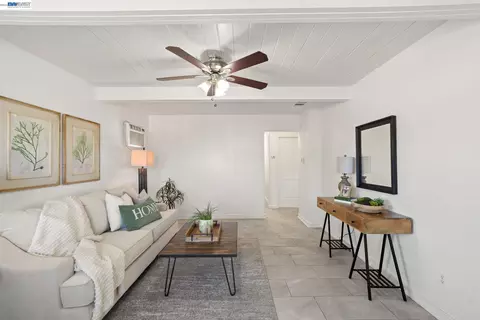 Entry Way - 167 Peninsula Rd, Bay Point, CA 94565 photo 1 of 3